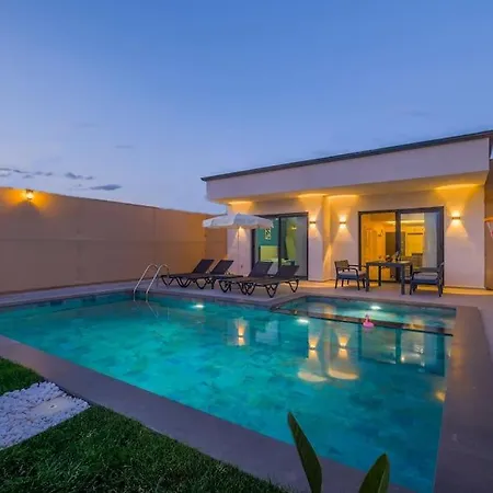 Müstakil Havuzlu Lüks Solla Villa